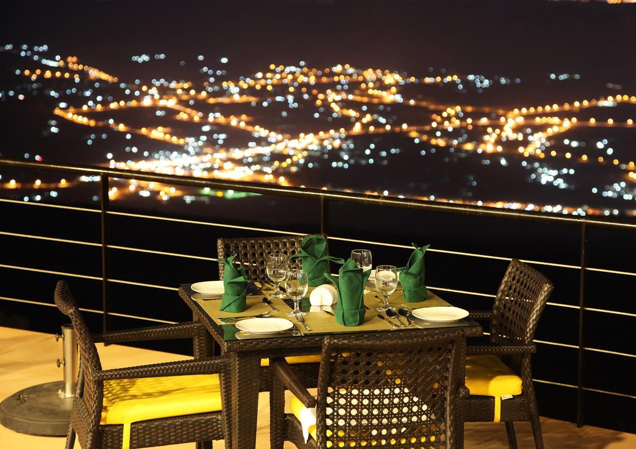 The View Hotel Al Ḩamrāʼ Esterno foto